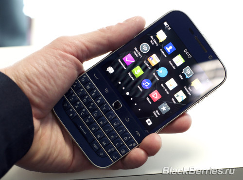 BlackBerry-Classic-White-Blue-Bronze-05